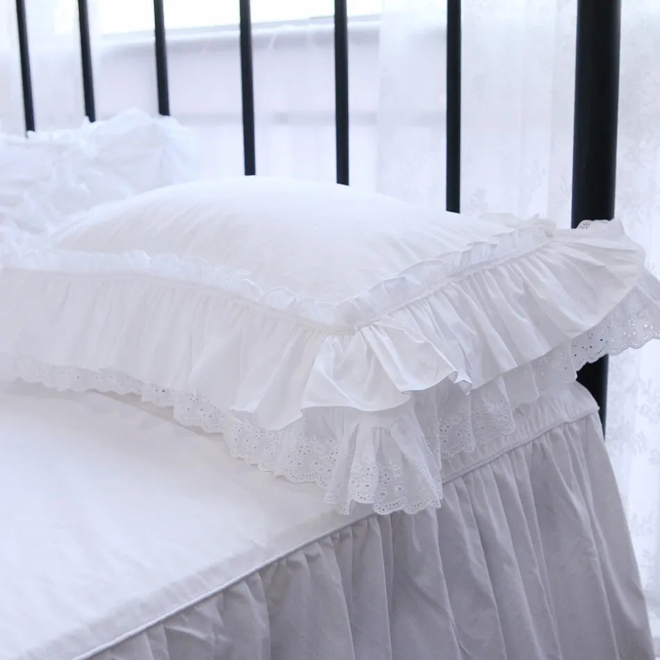 Taie d'oreiller blanche en dentelle