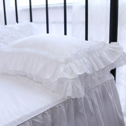 Taie d'oreiller blanche en dentelle