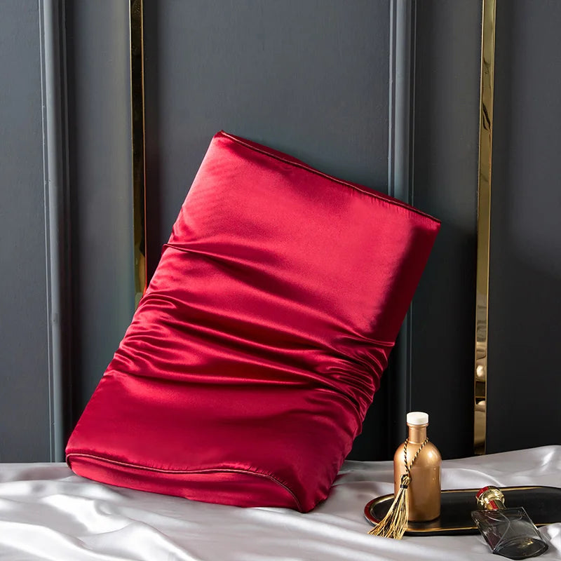 Taie d'oreiller ergonomique en soie rouge